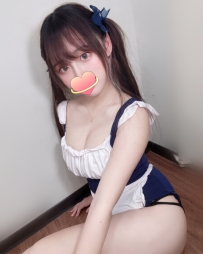 嬌小卻胸前驚人，童顏巨乳甜妹💕 乖巧聽話又帶點小騷   最愛扭著小蠻腰用奶奶勾引哥哥