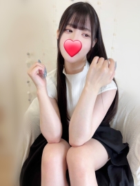 清純系・白月光 色白で美しい  肌は玉のように白くて透明感があり  傷跡やシワがなく