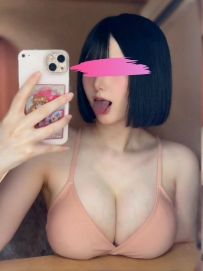 Saemi 166.E.49.27 years old    #Sales staff part-time    #She has strong sexual