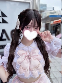 梨花 160cm／50kg／E罩杯／24歲  可愛又性感的純慾系天花板  臉蛋超漂亮，一頭柔順長