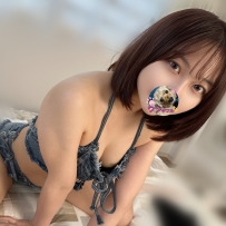 名前：アヤネ  身長：162cm  年齢：24歳  バストサイズ：Dカップ  体重：48kg  国籍：