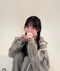 李奈々美🇯🇵    身長：158cm    年齢：20歳    カップ数：Dcup    体重：44kg    女